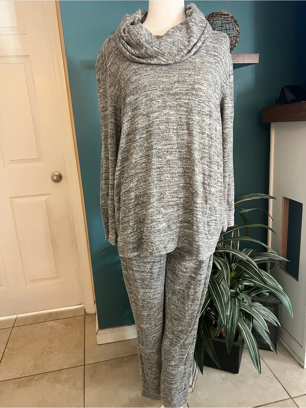 Max Studio Gray Marled Knit Sleep Top